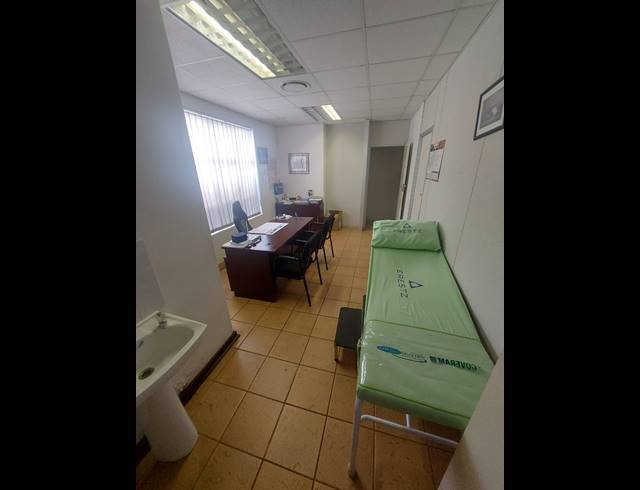 90M² OFFICE RENTED IN EMPANGENI CENTRAL